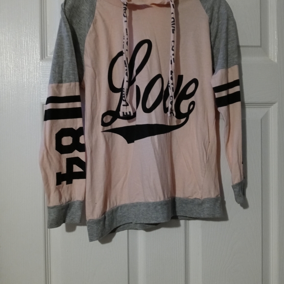 🏝🚴🔥ON FIRE PINK LADIES HOODIE🐢🏉A FABULOUS GIFT 🎁 GIVING ITEM. - Picture 3 of 8